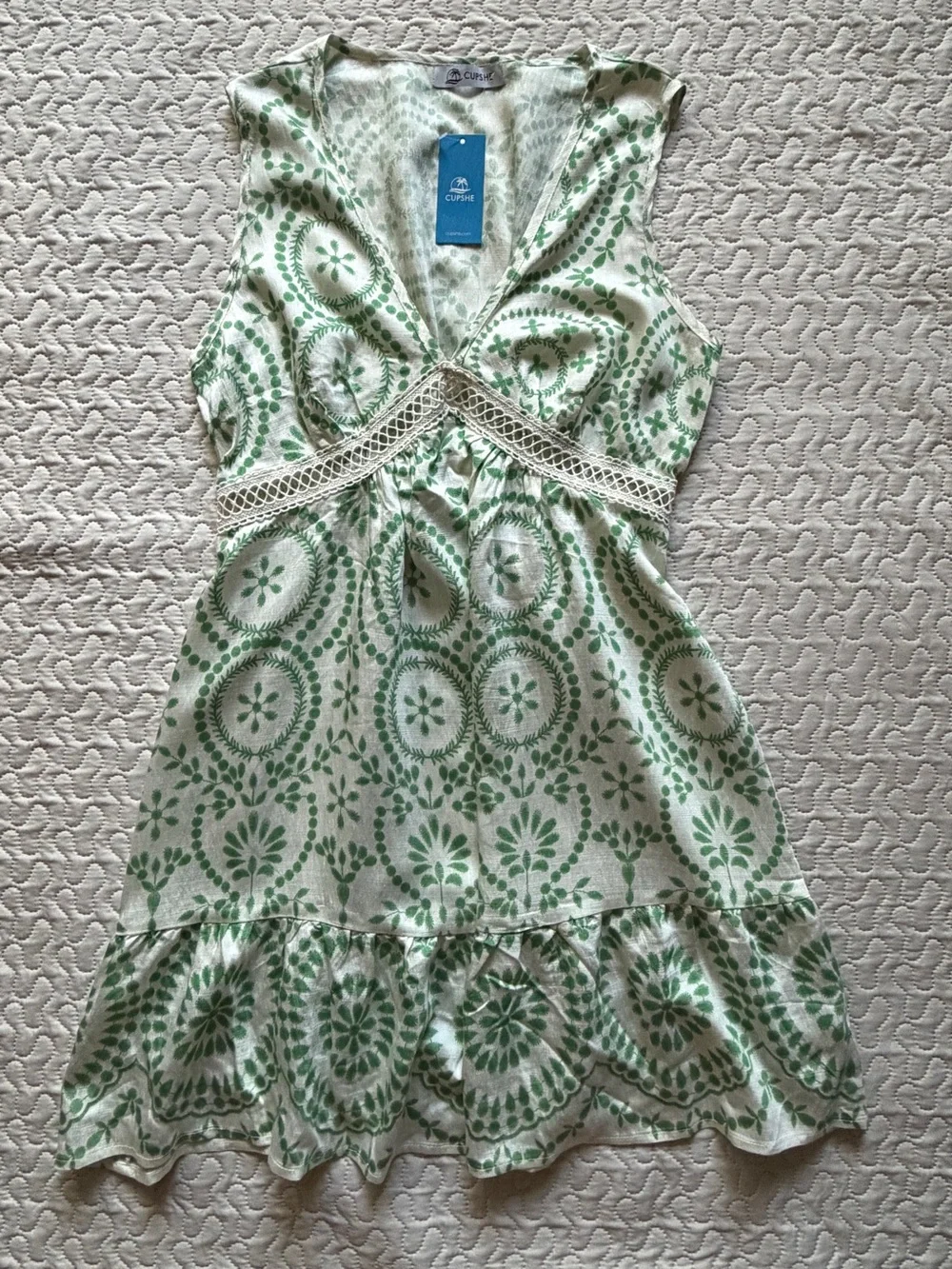 CUPSHE NWT Green and White Floral Sleeveless Dress